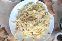 jabłka starte na grubych oczkach tarki