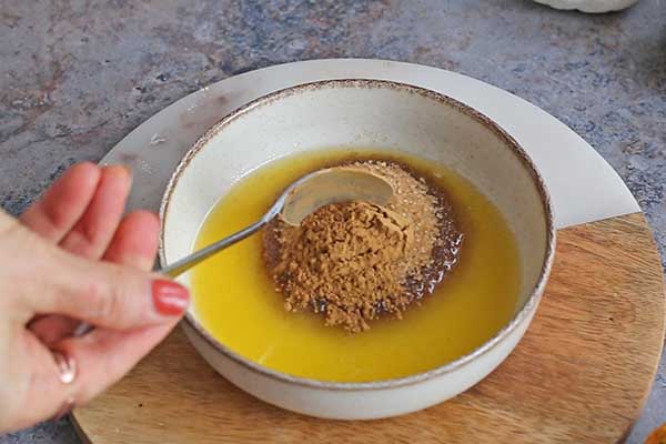 przygotowanie masy cynamonowej do placuszków