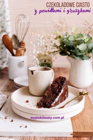 ciasto czekoladowe ze śliwkowymi powidłami i gruszkami