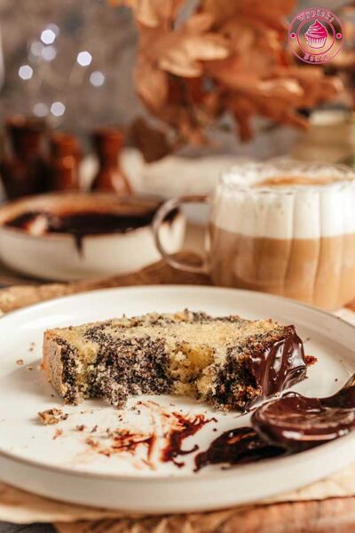 babka marmurkowa z makiem oblana czekoladą