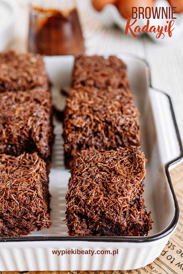 czekoladowe ciasto brownie kadayif z chrupiącym wierzchem