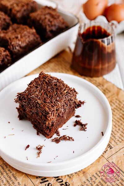 czekoladowe ciasto brownie z chrupiącym wierzchem kadayif