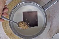 przygotowanie polewy czekoladowej na brownie