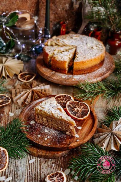 proste korzenne ciasto z migdałami i masą migdałową