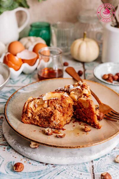 szybkie ciasto z jabłkami i orzechami laskowymi