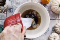 dodawanie cukru do palonego masła