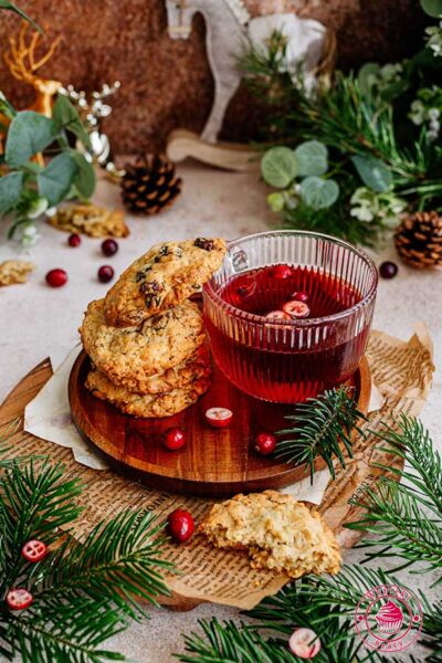 simple cranberry white chocolaste oatmeal cookies
