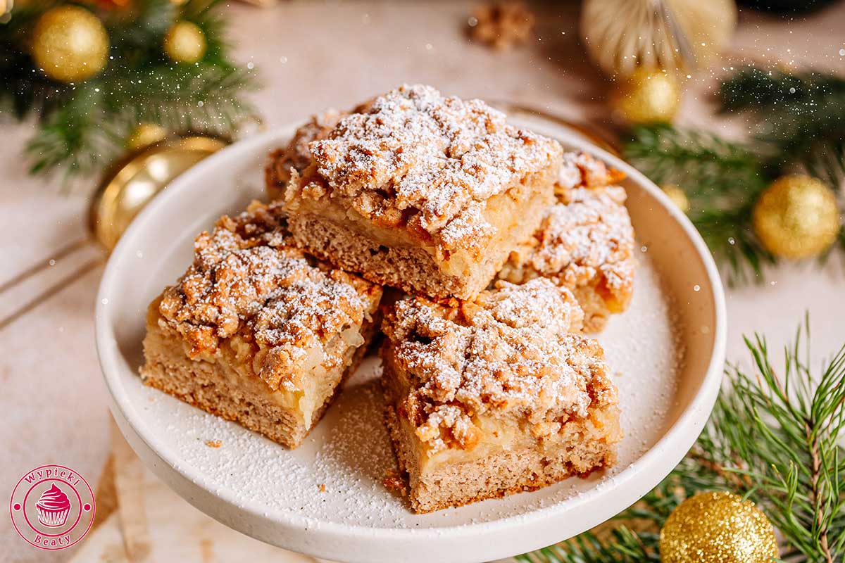 prosty przepis na półkruchą szarlotkę na cieście piernikowym