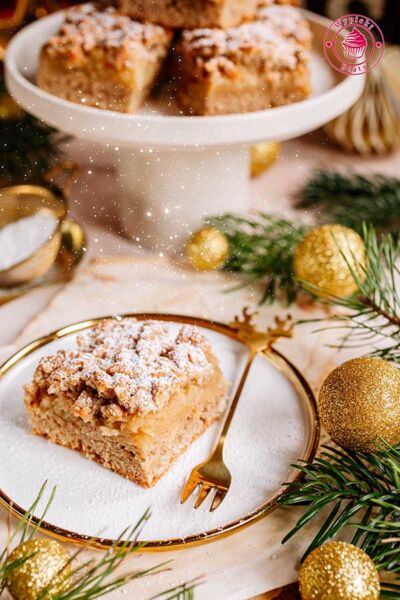 piernikowa szarlotka zrobiona na półkruchym cieście piernikowym