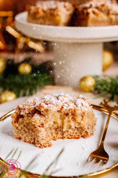 prosta i pyszna szarlotka na półkruchym cieście piernikowym