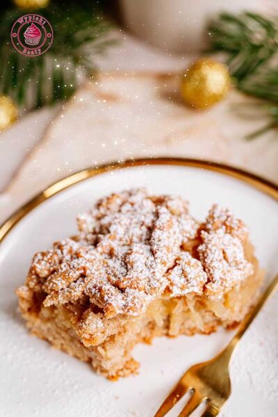 przepis na świąteczną szarlotkę na korzennym piernikowym cieście