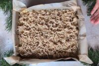 piernikowa szarlotka przed pieczeniem