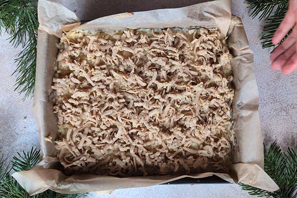 piernikowa szarlotka przed pieczeniem