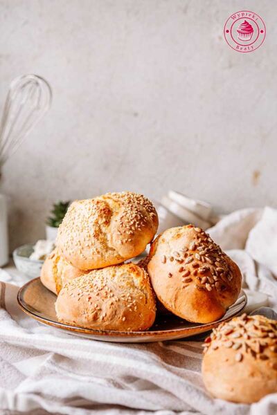 szybkie i proste bułki śniadaniowe z ziarenkami ekspresowe bułki z ziarenkami słonecznika i sezamu