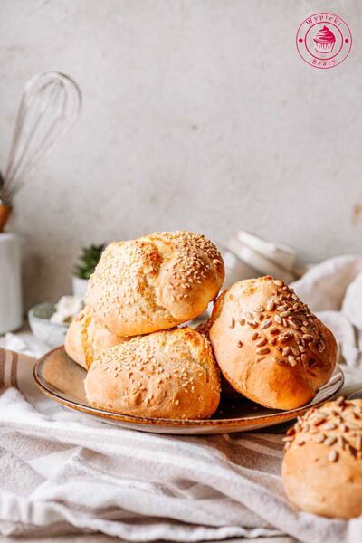 pszenne bułki z ziarnami gotowe w godzinę proste domowe bułeczki z ziarnami idealne na śniadanie