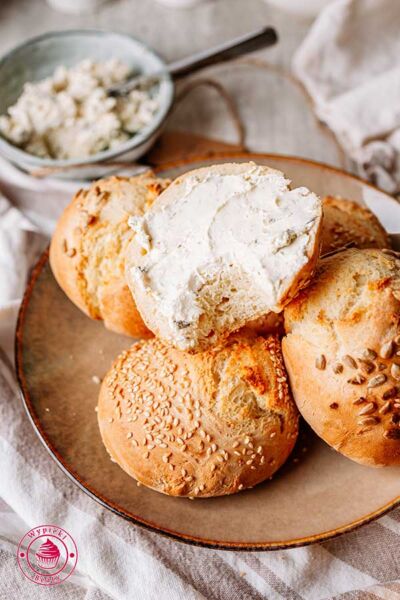 szybkie pszenne bułki na drożdżach przepis na szybkie i proste bułki pszenne z ziarenkami