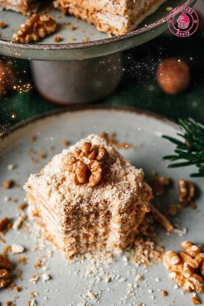 przepis na szybkie ciasto bez pieczenia na herbatnikach przekładanych kremem orzechowym z kajmakiem przepis na szybki miodownik bez pieczenia