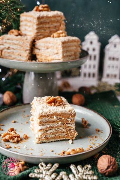 bożonarodzeniowe ciasto bez pieczenia z kremem i orzechami włoskimi przepis na szybki i łatwy miodownik bez pieczenia