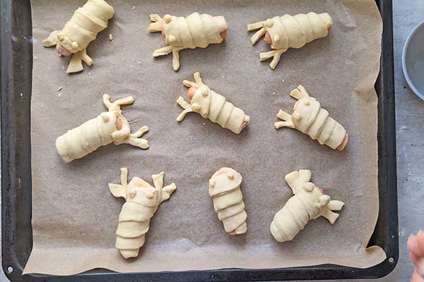 przygotowane parówki w cieście drożdżowym