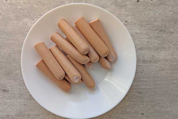 parówki pokrojone na pół