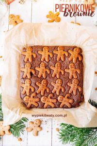 Gingerbread-Almond Cake - simple recipe Christmas chocolate-gingerbread cake with cookie topping