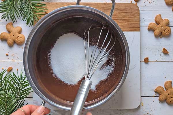 Piernikowe brownie z pierniczkami dodawanie cukru do ciasta brownie