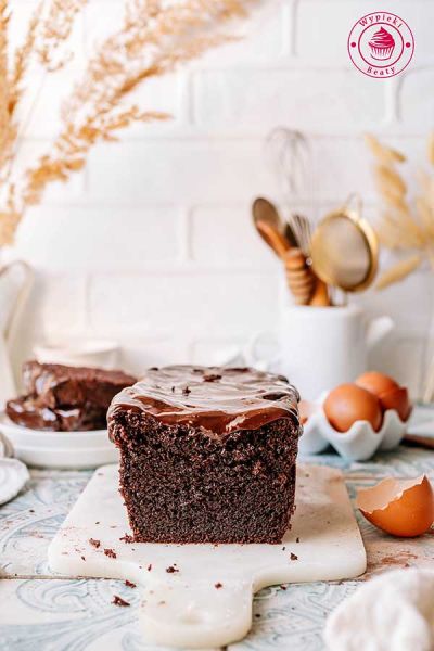 wilgotne i mocno czekoladowe ciasto z kakao przepis krok po kroku przepis na długo świeże czekoladowe ciasto z polewą czekoladową