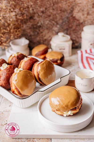 Domowe pączki tiramisu prosty przepis na domowe pączki z nadzieniem z serka mascarpone i lukrem kawowym