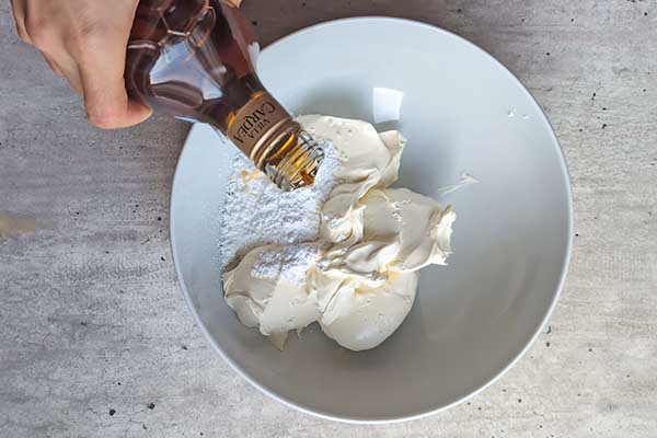 Domowe pączki tiramisu przygotowanie kremu mascarpone do pączków tiramisu