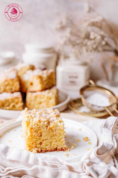 szybkie i proste ciasto z sokiem pomarańczowym i kruszonką szybkie ciasto pomarańczowe z kruszonką przygotowane bez miksera