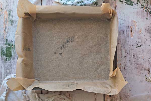 forma do pieczenia przygotowana na pieczenie ciasta