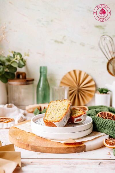 prosta wilgotna babka pomarańczowa z makiem i lukrem pomarańczowym przepis krok po kroku pomarańczowe ciasto z makiem i lukrem przepis krok po kroku