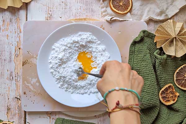 Pomarańczowe ciasto z makiem przygotowanie pomarańczowego lukru