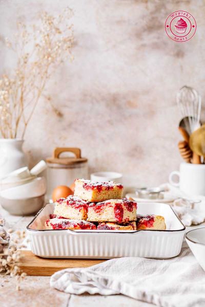 proste ciasto bez miksera pieczone z malinami przepis krok po kroku przepis na ciasto blondie z malinami i lukrem