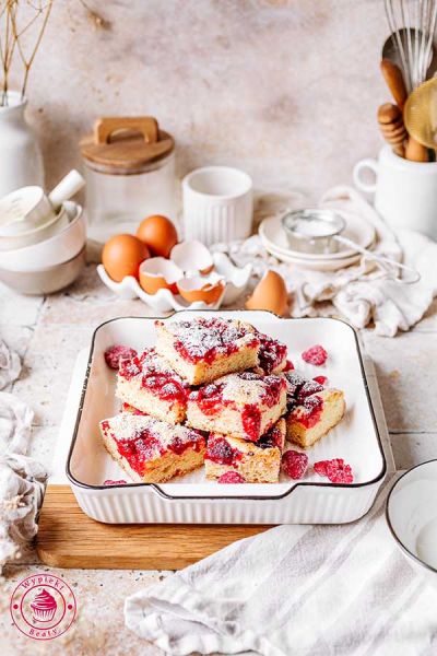 szybkie i łatwe ciasto z malinami przepis krok po kroku szybkie blondie pieczone z malinami