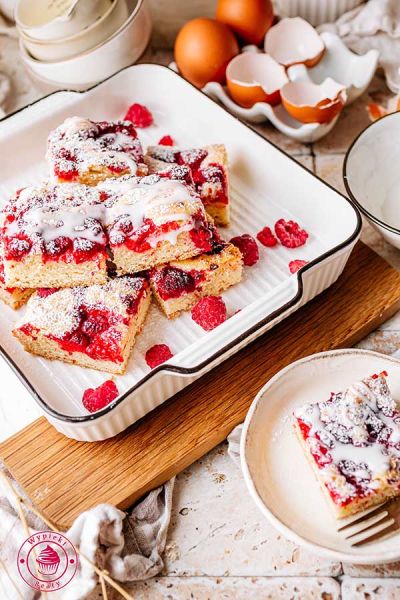 przepis na domowe ciasto bez miksera pieczone z owocami prosty przepis na blondie z malinami
