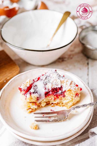 prosty przepis na malinowy placek z mrożonymi malinami szybkie i proste ciasto z malinami bez miksera