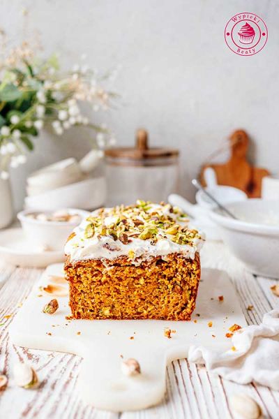 proste i szybkie wilgotne ciasto z marchewki z orzechami i twarożkiem ciasto z tartą marchewką i pistacjami przepis krok po kroku