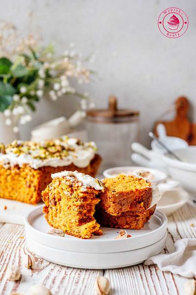 prosty przepis na marchewkowe ciasto z orzechami i twarożkiem prosty przepis na marchewkowe ciasto z pistacjami