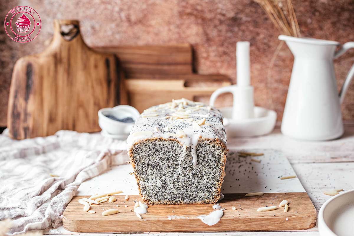 piegusek cake with poppy seeds and icing poppy seed bundt cake made with egg whites, drizzled with icing