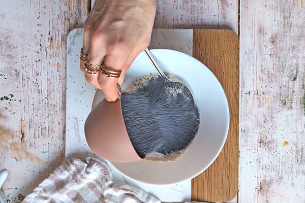 Egg White Poppy seed cake mieszanie suchych składników ciasta