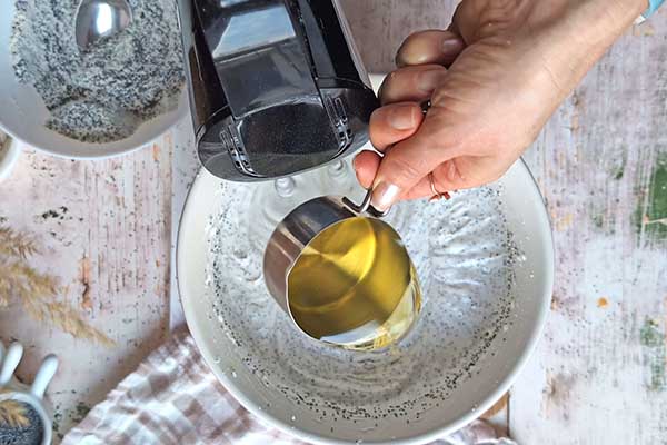 Egg White Poppy seed cake dodawanie oleju do ciasta z makiem