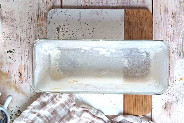 Egg White Poppy seed cake forma do pieczenia ciasta przygotowana