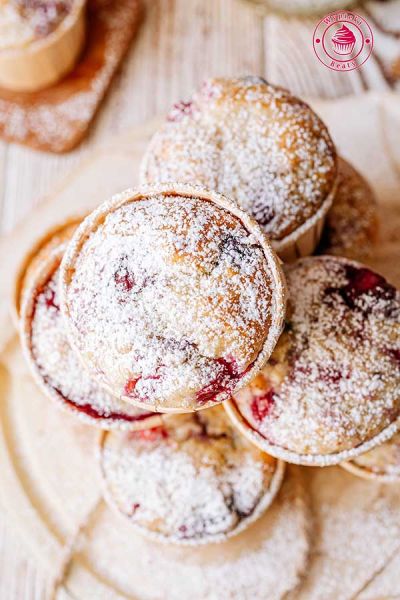 szybkie domowe muffiny z sokiem z cytryny i mrożonymi owocami proste muffiny śniadaniowe z owocami i sokiem z cytryny