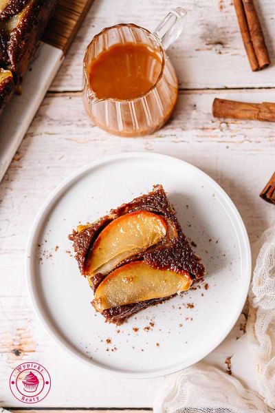 proste ciasto z karmelizowanymi jabłkami proste ciasto z jabłkami pieczone do góry nogami