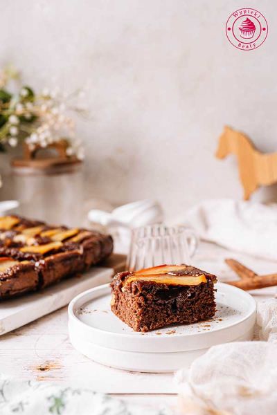 placek czekoladowo-piernikowy z jabłkami wilgotne zimowe ciasto z jabłkami