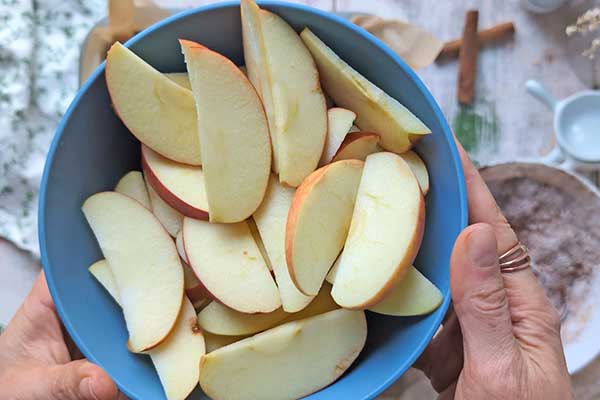 jabłka pokrojone na plastry