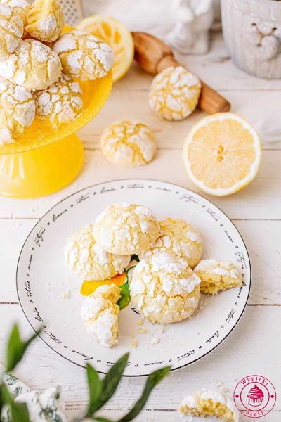 szybki przepis na miękkie ciastka z cytryną i cukrem pudrem przepis na proste pękające ciasteczka cytrynowe z cukrem pudrem