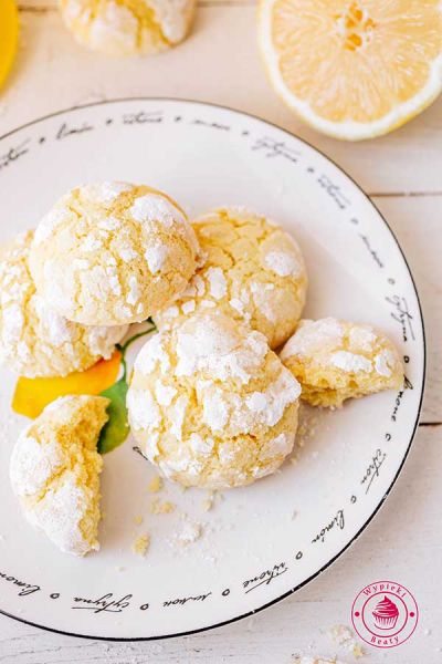 szybkie ciastka cytrynowe przepis krok po kroku chrupiące z zewnątrz i miękkie w środku cytrynowe ciasteczka obtaczane w cukrze