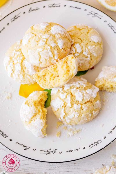 jak zrobić cjhrupiące ciastka cytrynowe z cytryną popękane ciastka cytrynowe obtoczone w cukrze